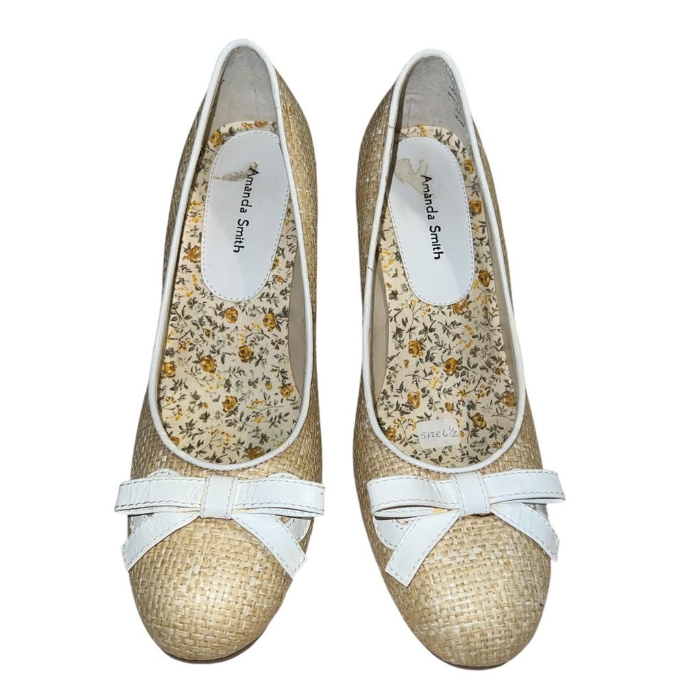 Amanda Smith adorable wicker look weaved heels with white bow and trim. - Picture 7 of 11